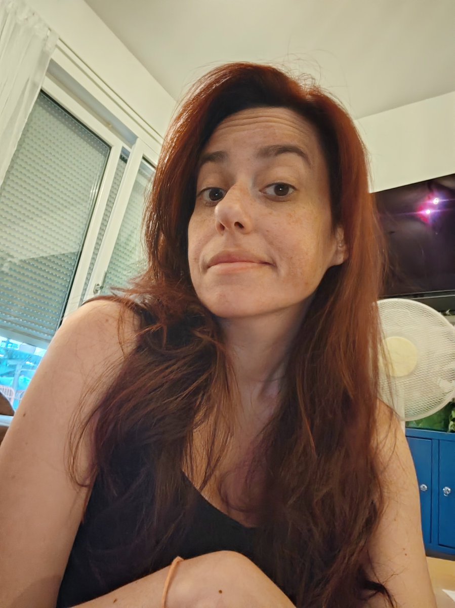 essafantasma's tweet photo. nascidos de 1980 - 1989.

Soltem uma foto

De agorinha. Morrendo de calor e tão gripada que eu não consigo pensar. Sou de 87 https://t.co/fk74yhlHP9