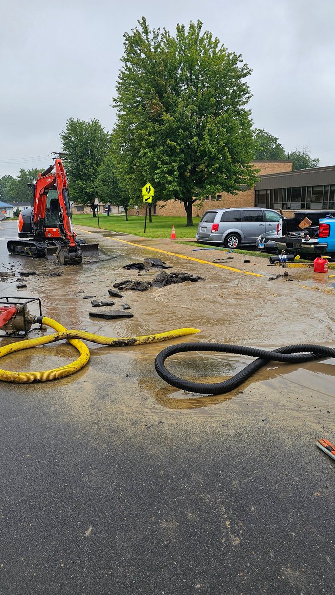Bad news for those picking up  children at Washington School.   The leak turned into a burst before the repair can be completed.  Ave I is closed between 15th and 16th Streets until the repair can be completed.   Really bad timing, but beyond anyone's control.