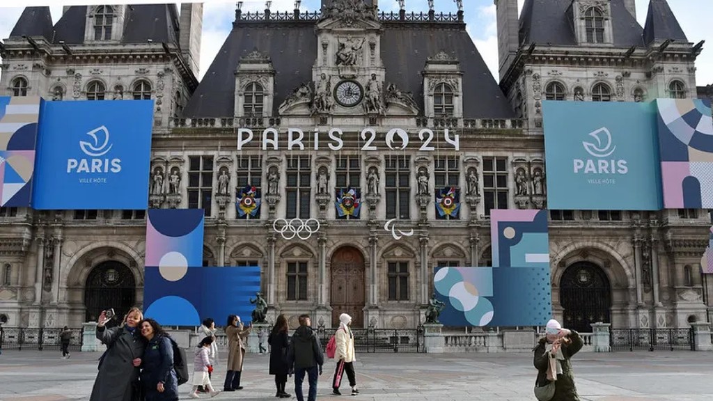 printmag's tweet image. Oui or Non? #DesignExperts on the Paris 2024 Olympics #Branding 🇫🇷

That’s a wrap on Paris 2024. I’ve tapped a handful of #design experts to share their reflections on the #Olympics #brandsystem and offer their #hottesttakes.

Read the full story on PRINT: l8r.it/ER6j