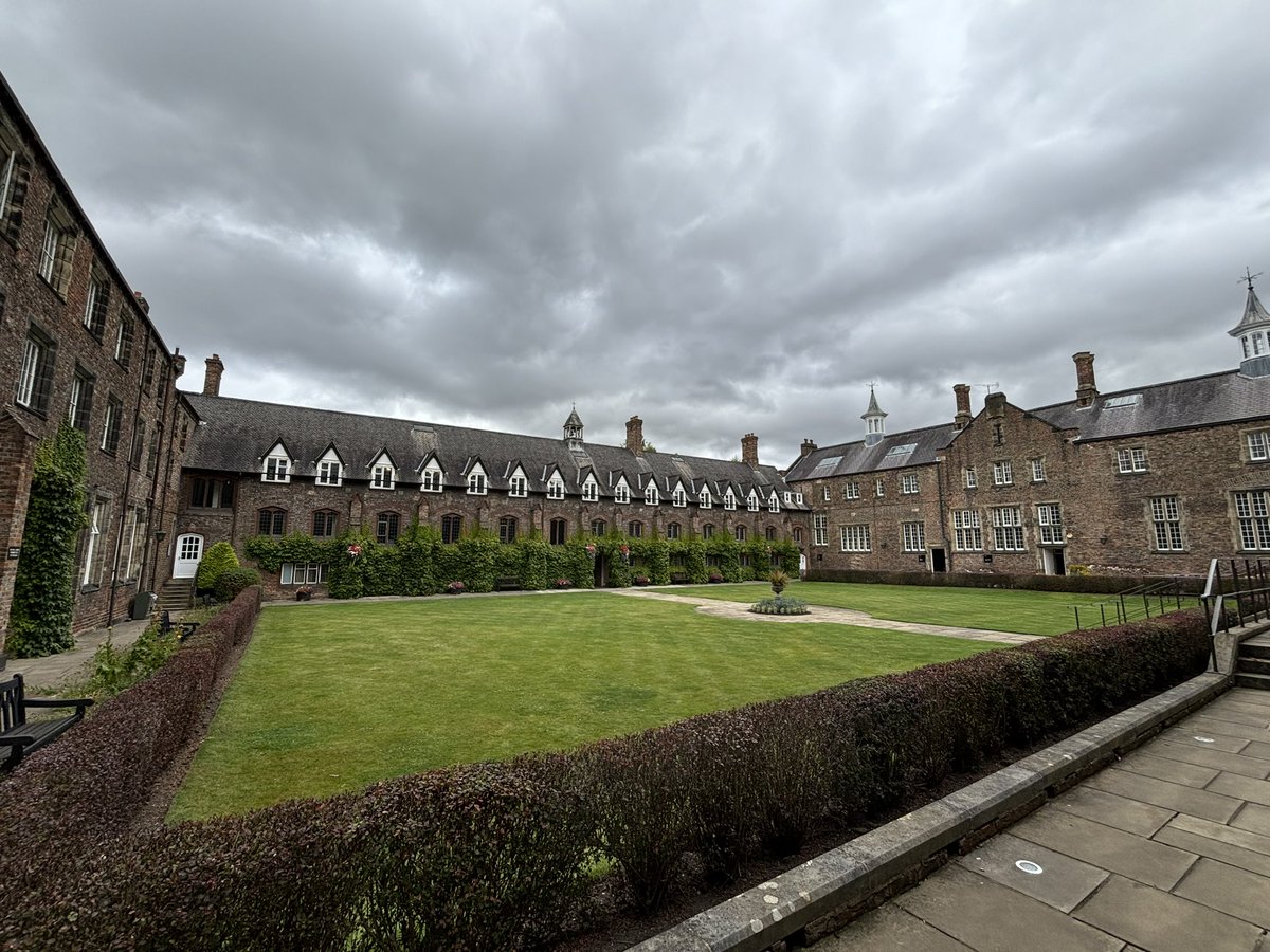 GDMorris_ysj's tweet photo. Great to visit @YorkStJohn - The Start of the Teaching Journey! 

Such a special place, so many memories and I’ll always be grateful for all the opportunities and experiences that YSJ provided. Not to mention the incredible people I met along the way.

#YSJPrimaryEd https://t.co/Yfset5mJV2