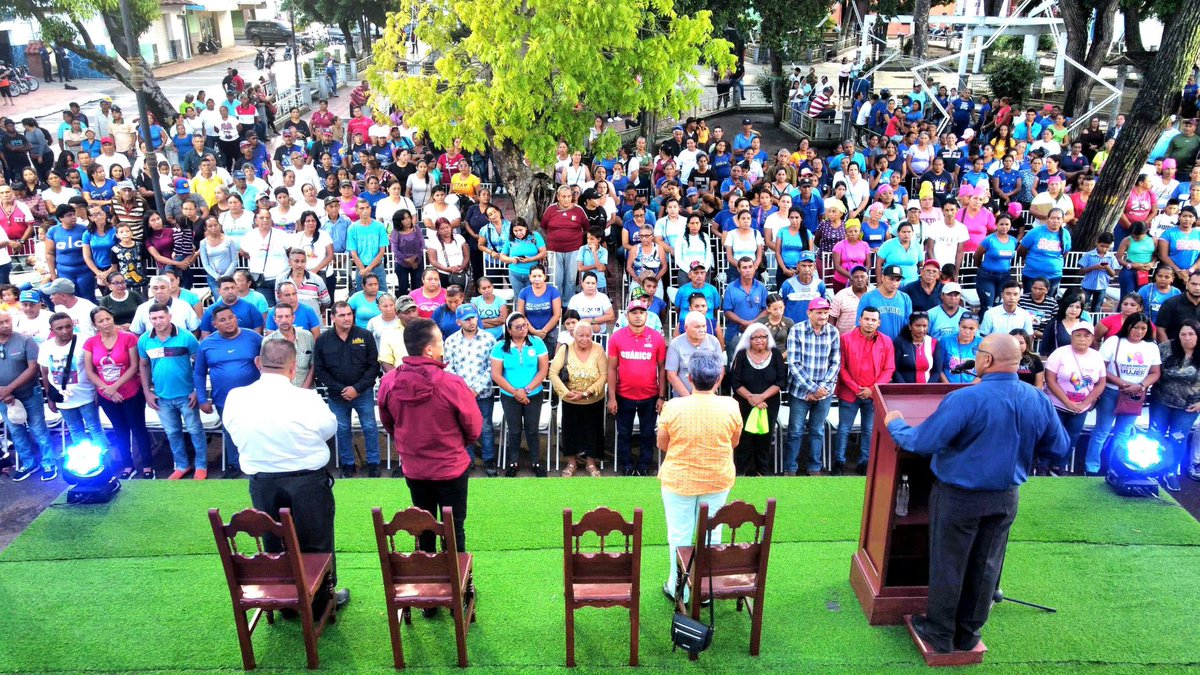 En un ambiente de esperanza y fe, tuvimos un encuentro con Dios y el pueblo de El Sombrero, en el municipio Julián Mellado, en el marco de la entrega de los trabajos de rehabilitación de la Iglesia Inmaculada Concepción, ¡quedó hermosa! Gracias Presidente <a href="/NicolasMaduro/">Nicolás Maduro</a>.