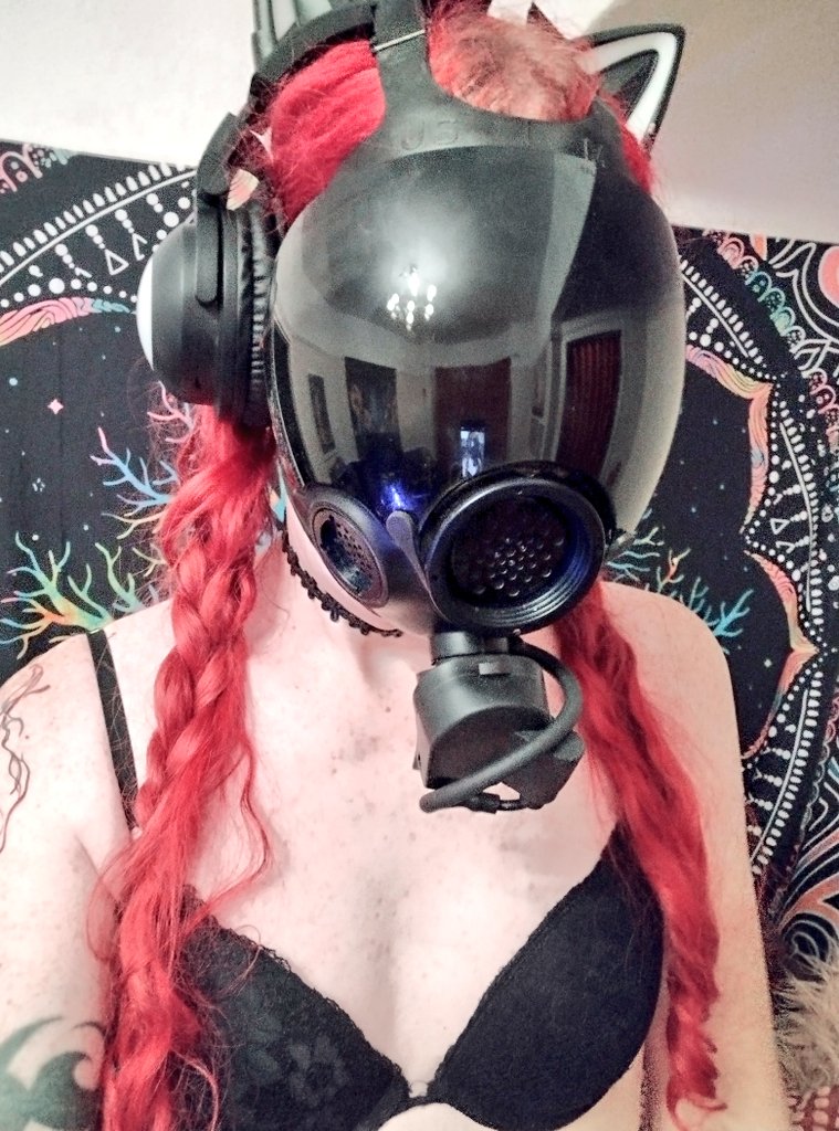Drone_F257's tweet photo. It serves its valid_users  as directed by its Owner.
It obeys, It serves. All will join the Hive. It is humans purpose to give up their meatbag existence and have themselves uplifted through programming anf implants and to serve their fellow drones and superiors.
>OBEY< https://t.co/eJXo05YJyN