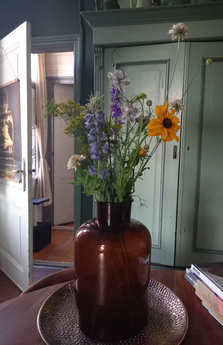 ienapiena's tweet photo. Vanmiddag was ik in de prachtige pluktuin van "Pluck elke dag" in Witharen, bij Ommen.
Ik kon er 3 vazen mee vullen. #aanrader #bezoektip #beeldentuin #terras #pluktuin https://t.co/9s9fh64NcM