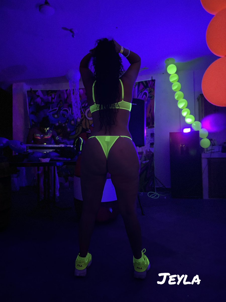 jeyla4u's tweet photo. Pool Party Lux 😈🔥@luxclub_mty 2024 https://t.co/kj1bPvmeGH