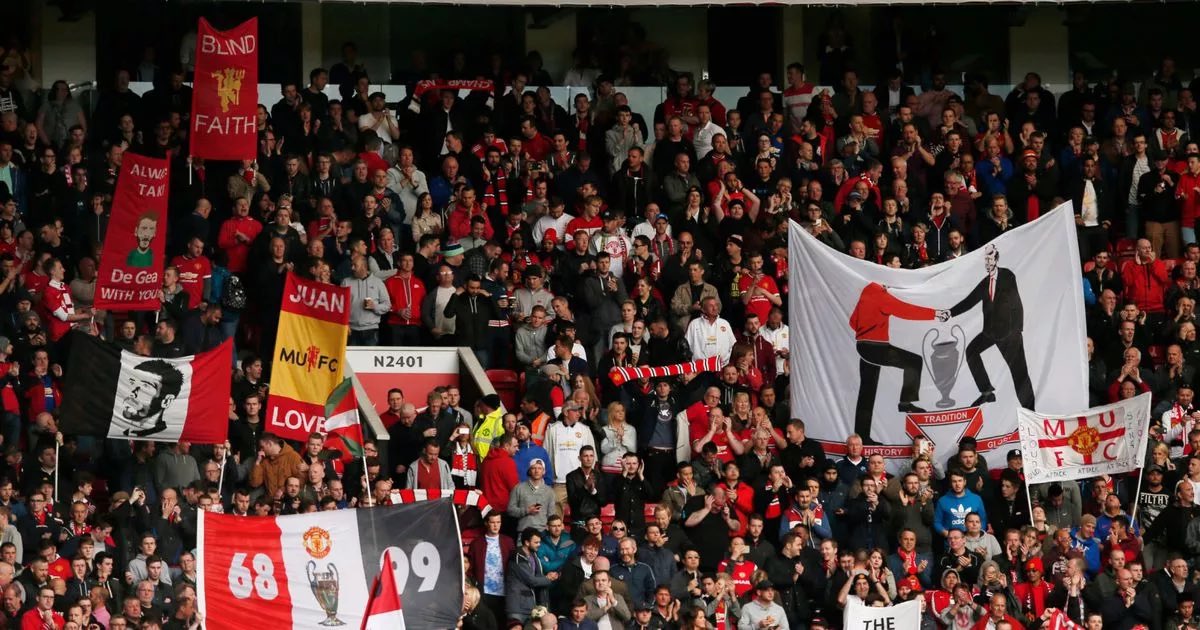 breford03's tweet photo. @SEF_MUFC Bring the flags back https://t.co/CgX5jew4T7