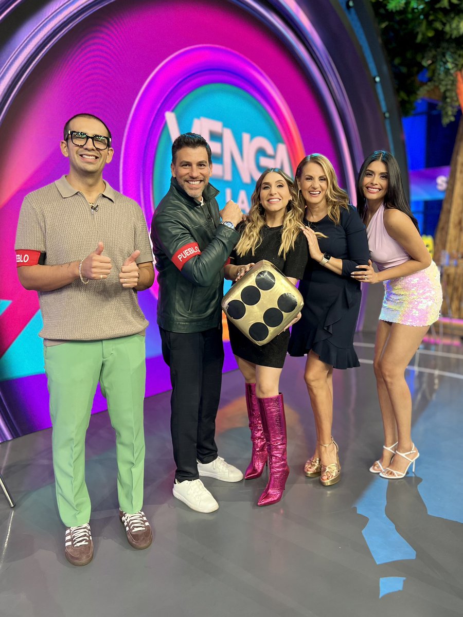 VengaLaAlegria's tweet photo. ¡El equipo del pueblo inició con el pie derecho y se quedó con la victoria del #SinPalabrasVLA! 😱🙌🏼🎲✨ #VLA #MePongoRelax https://t.co/2s2h12f2DE