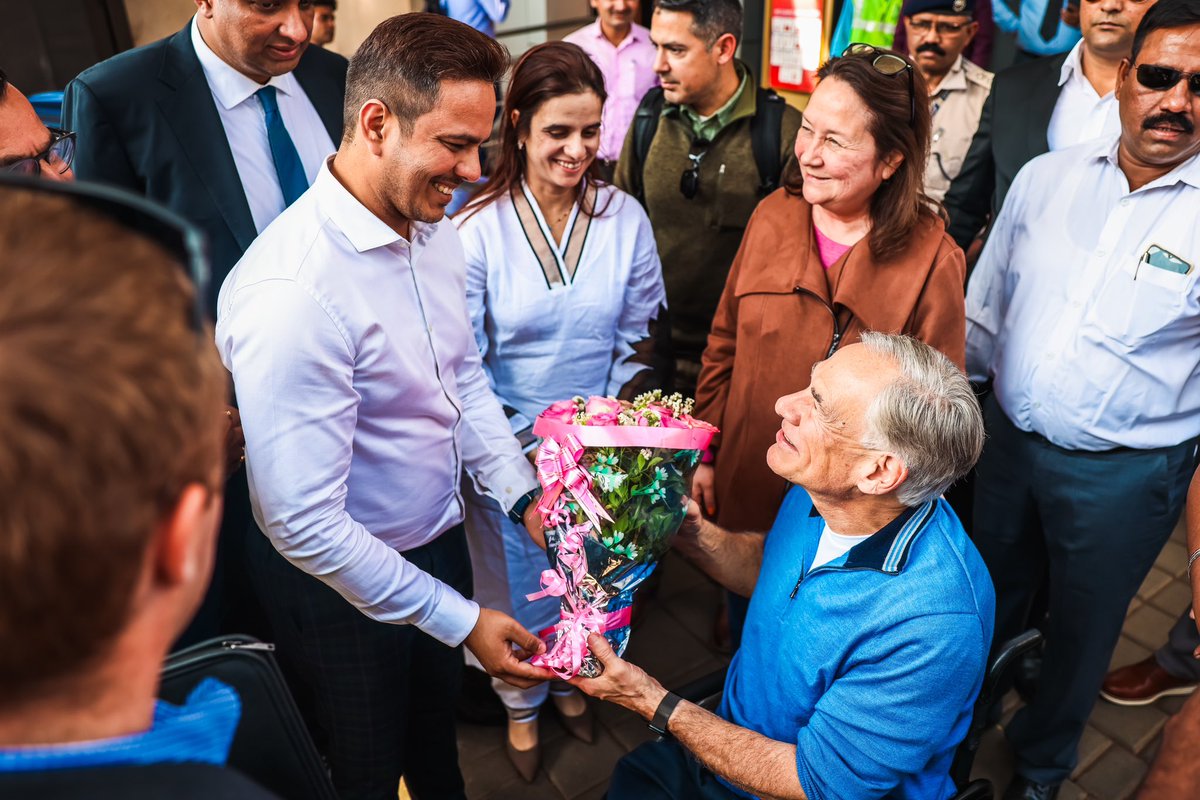 GregAbbott_TX's tweet photo. Wishing Prime Minister @narendramodi, Consul General D.C. Manjunath, and all our great friends in India a very happy Independence Day!

The enduring friendship between Texas and India stands for hope, opportunity, and prosperity. 

India will always have a friend in Texas. https://t.co/O7TC2RAmHF