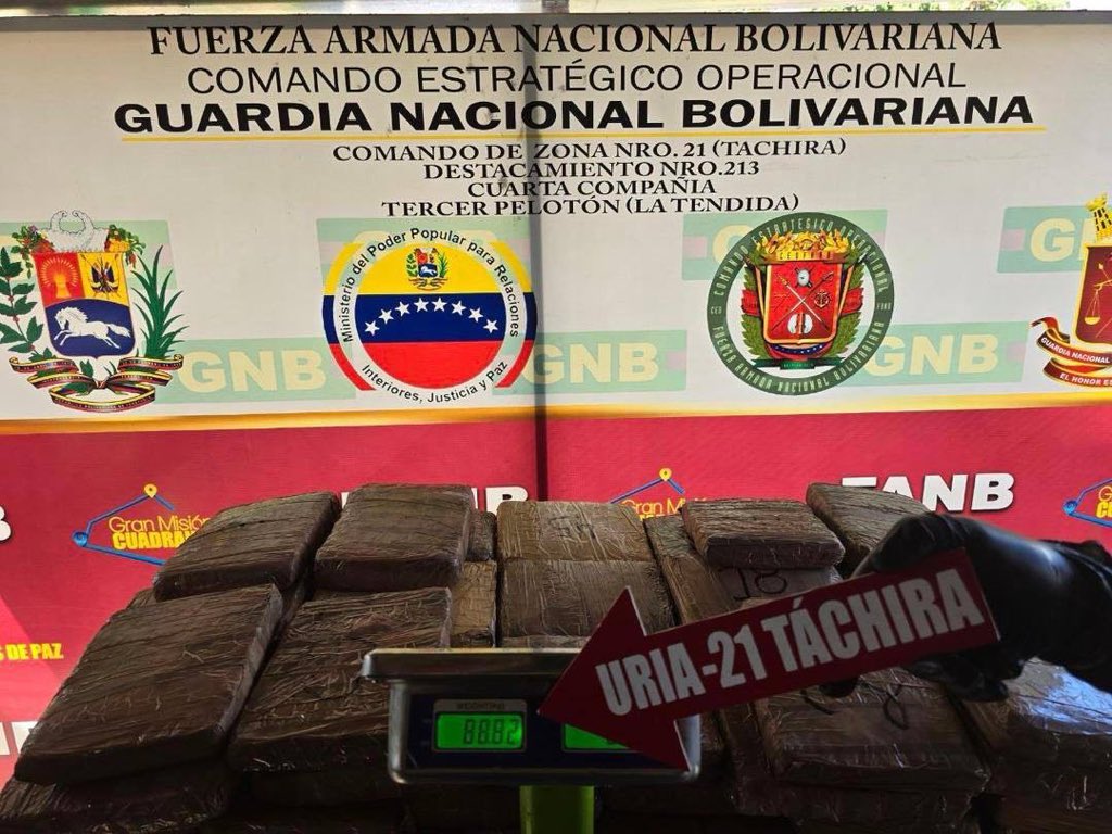 En el marco de la Operación Cacique Murachí, efectivos de la FANB efectuaron la aprehensión de dos (02) Ciudadanos procedentes de La Grita estado Táchira, a quienes se le incautaron ciento setenta (170) envoltorios de Marihuana y trece (13 ) envoltorios de Cocaína, ocultos en