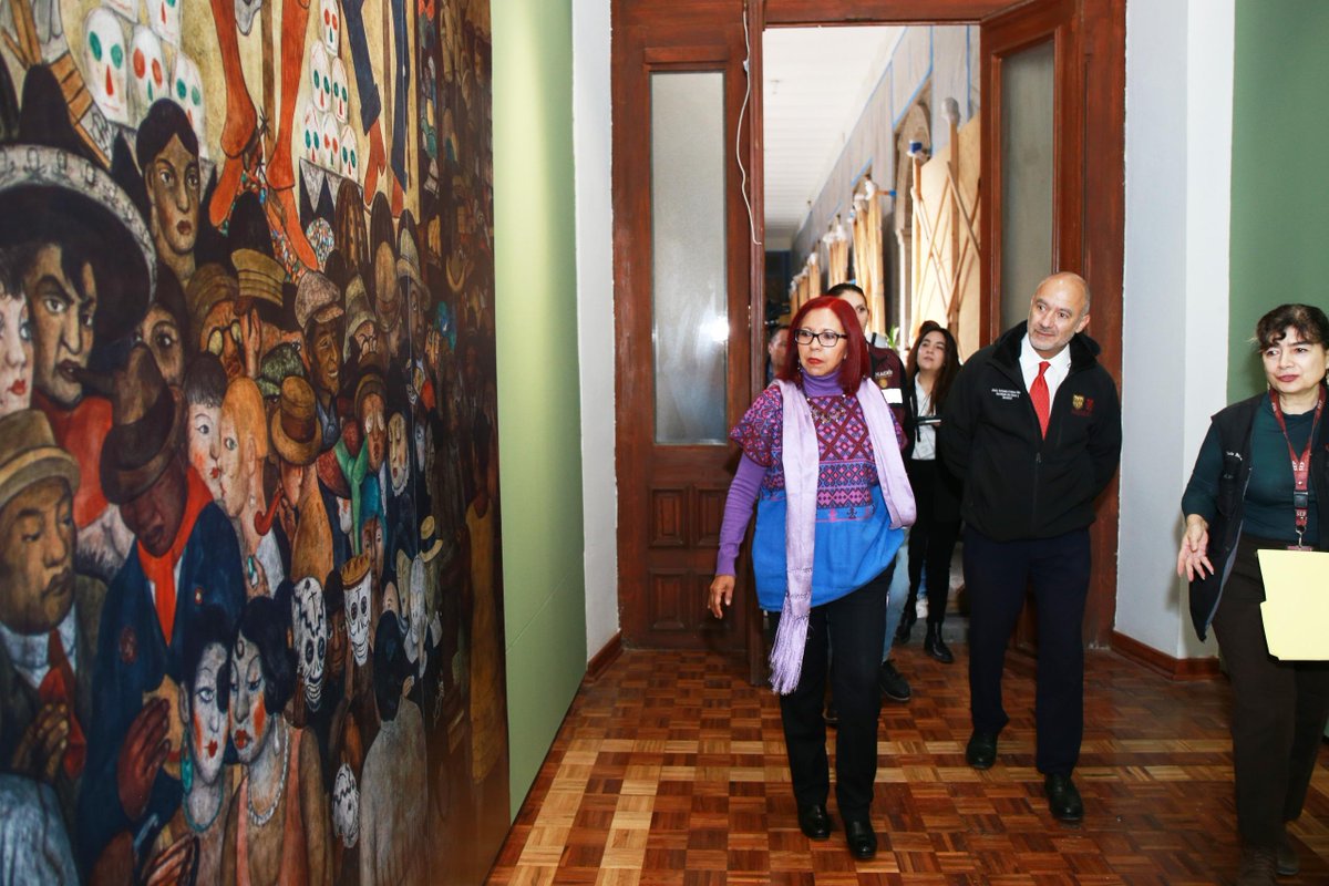 Letamaya's tweet photo. Hoy realizamos con el titular de @SOBSECDMX, Jesús Antonio Esteva Medina, un recorrido por el Museo Vivo del Muralismo, sede histórica de la @SEP_mx. Los encargados de la obra, ingenieros, arquitectos y especialistas, reportaron un avance del 90% en materia civil y 50% en la museografía, que comprende la disposición de salones y piezas de importantes artistas, así como la exhibición de los murales de creadores como Diego Rivera y David Alfaro Siqueiros.