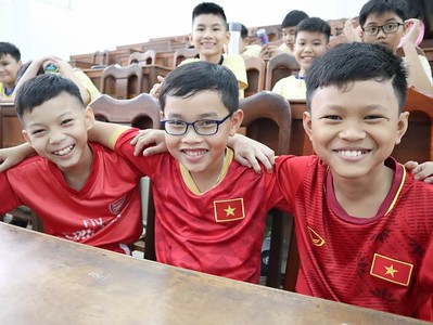From schools and screens to playgrounds and playdates, this #WorldSightDay is for the kids!
 
🏫📱&amp; 🛝😀 

Help your children learn to love their eyes at iapb.world/world_sight_day.  

#WorldSightDay #LoveYourEyes 
📸: Anh Le