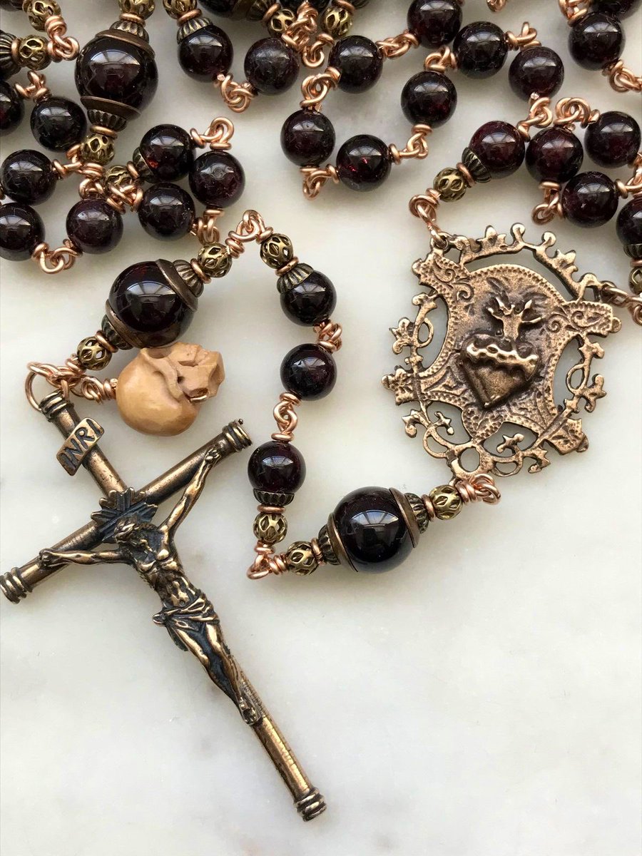 PrayTheRosary's tweet photo. Pray the Rosary everyday https://t.co/Fj7sfKegSg