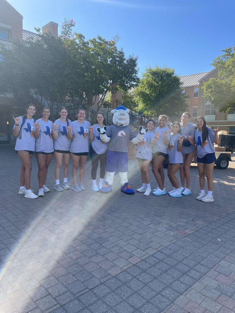 UTA Student Athlete Development (@uta_sa_dev) on Twitter photo A BIG thank you to the @utamavswgolf @utamavsmgolf and @utamavsvb for volunteering at @utarlington ‘s Mav-Move-In.  #mavcity #mavup #MakingMemories #TrailBLAZE #utasaac #wacsaac #mavericksgiveback #CommunityService  #buckem A BIG thank you to the @utamavswgolf @utamavsmgolf and @utamavsvb for volunteering at @utarlington ‘s Mav-Move-In.  #mavcity #mavup #MakingMemories #TrailBLAZE #utasaac #wacsaac #mavericksgiveback #CommunityService  #buckem