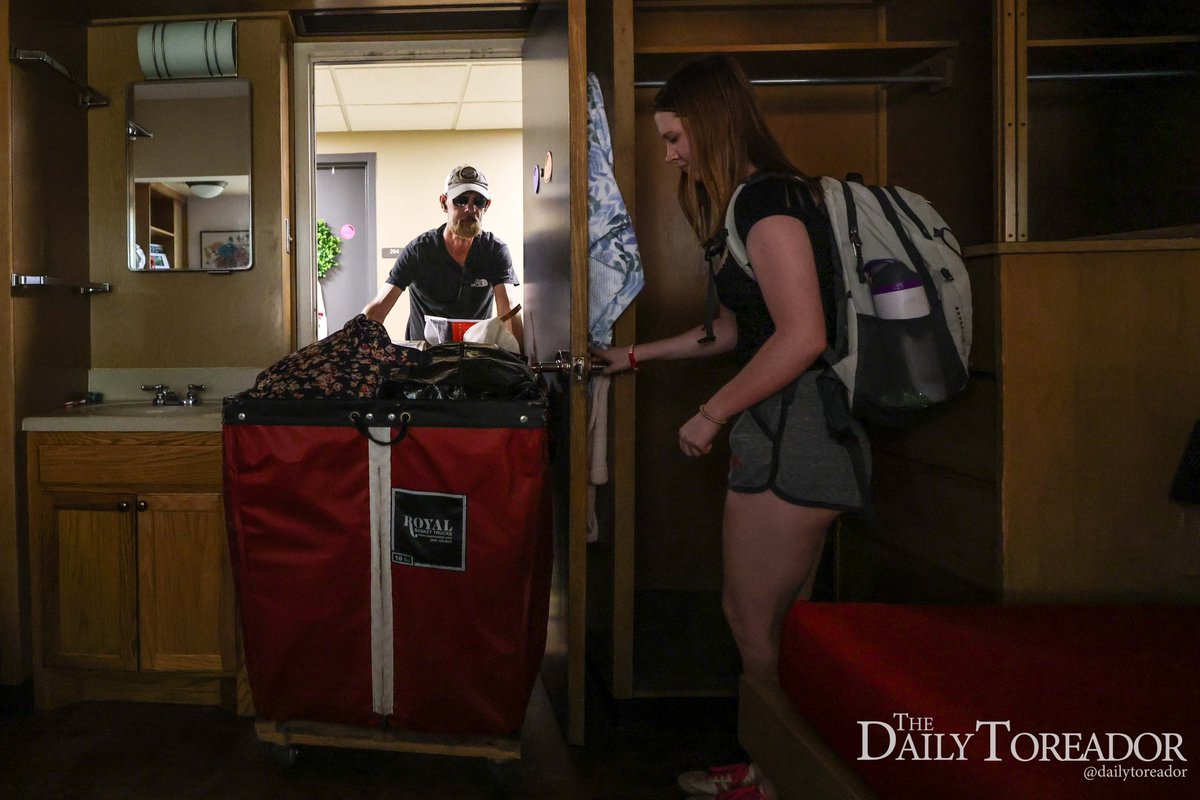 DailyToreador's tweet photo. Welcome back Red Raiders! 

Texas Tech student move-in will last from the Aug. 15 - 18. Students need to bring their Raider ID and a state-issued identification to use the red moving carts. https://t.co/kEmYtvb2Ts