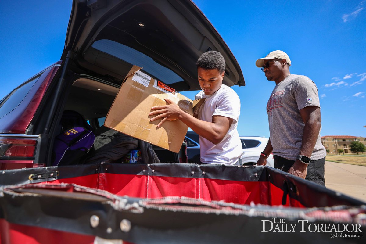 DailyToreador's tweet photo. Welcome back Red Raiders! 

Texas Tech student move-in will last from the Aug. 15 - 18. Students need to bring their Raider ID and a state-issued identification to use the red moving carts. https://t.co/kEmYtvb2Ts