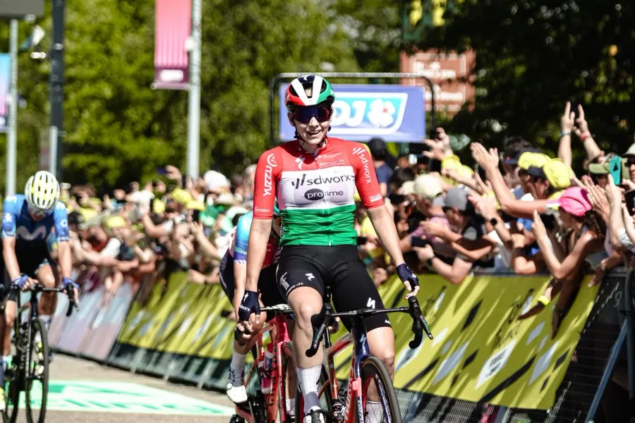 CyclingGazette's tweet photo. Kata Blanka Vas Takes Stage 5 at the Tour de France Femmes 2024

https://t.co/poV4Q68FX1

#TourdeFranceFemme #tourdefrance2024 #katablankavas #uci #peloton #cycling https://t.co/JvEORSZB8o