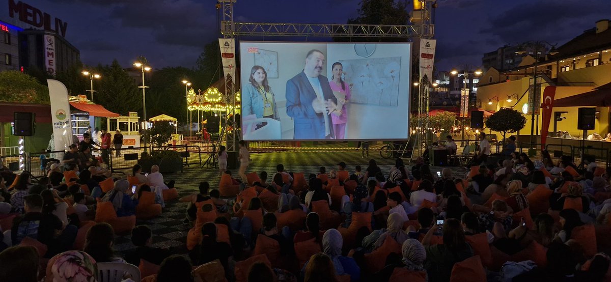ilkadimbld's tweet photo. Açık Hava Sinema Festivalimiz tüm hızıyla devam ediyor. 🎥
Bulvar AVM ile birlikte düzenlediğimiz Açık Hava Sinema Festivali'nin 3. gününde 'Lohusa' filmini sinemasever hemşehrilerimizle buluşturduk. 📽️
#ilkadım
#ilkadımbelediyesi
#BulvarAVM https://t.co/ZV8Jk1G8dp
