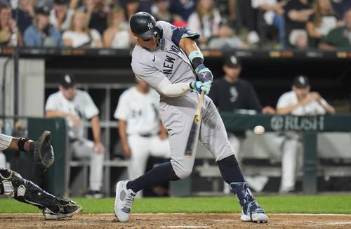 vivavoznoticias's tweet image. #AaronJudge  hace historia en las #GrandesLigas: se convierte en el beisbolista que conecta 300 #jonrones en menos juegos; #Yankees  da paliza de 10-2 a los Medias Blancas #NuevaYork #NewYork #NYC #Chicago #BaseBall #Beisbol #LigasMayores #MLB
vivavoz.com.mx/portal/index.p…