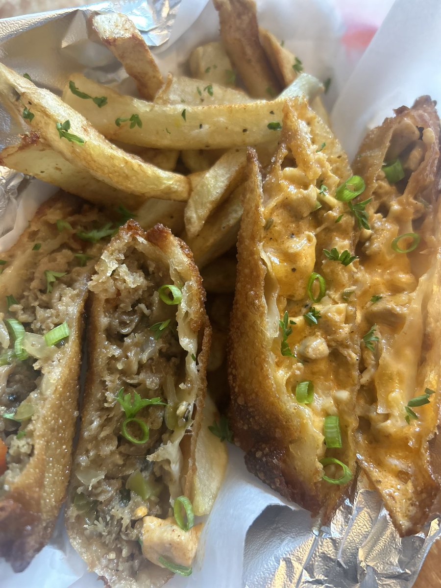 HeySis924's tweet photo. Well, I made the Philly Cheesesteak &amp; Buffalo Chicken Egg Rolls 😍 https://t.co/HdTXB70HH8