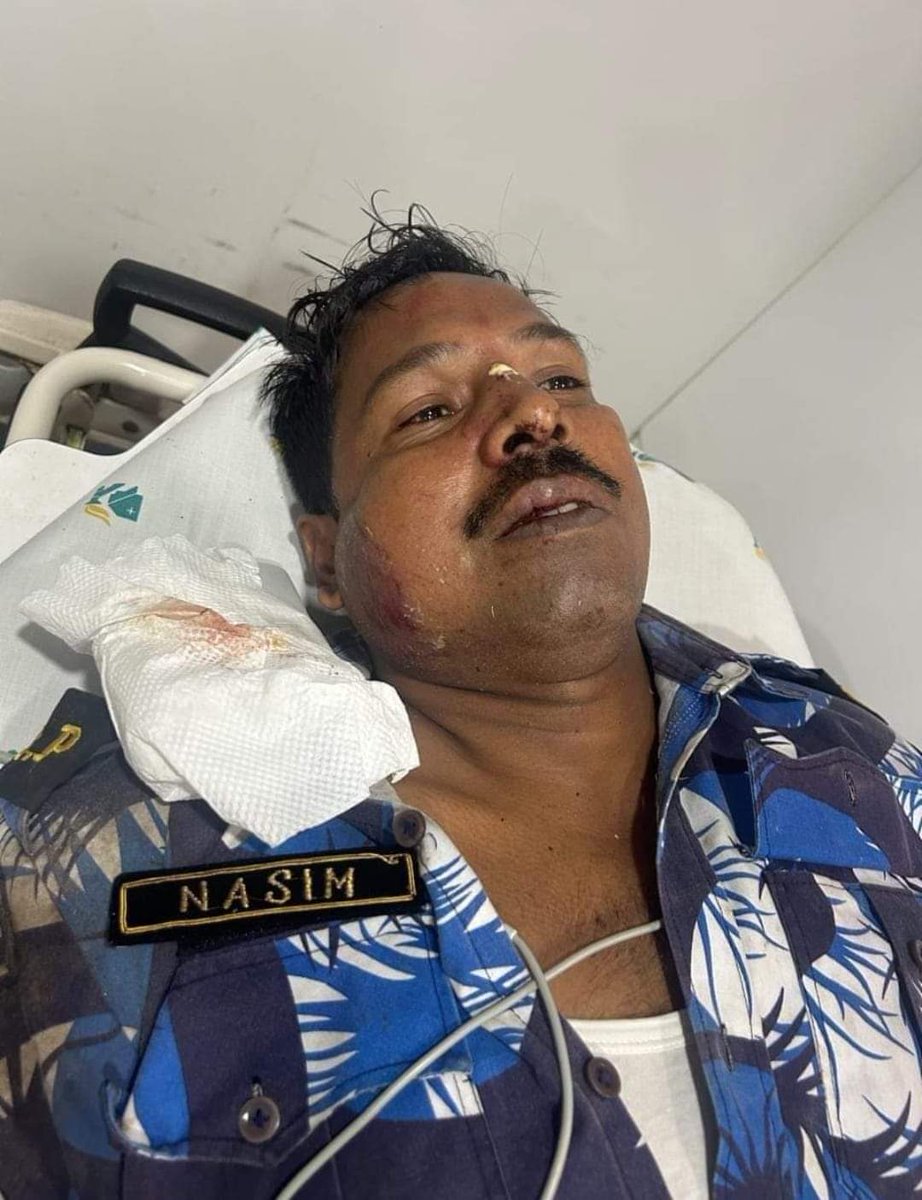 Hamidskaitc's tweet photo. পুলিশ মনে হচ্ছে সবার কাছেই 
সবচেয়ে soft terget😢তাদের কথাই কথাই অপমান করা যায়,বদলি করা যায়,শাস্তি দেওয়া যায়
রক্তাক্ত করা যায়,অপরাধী সাজিয়ে কাঠগড়ায় দাঁড় করানো যায় 🤫 তারপরেও তারা সবকিছু সহ্য করে মানুষকে সুরক্ষিত রাখার জন্য ডিউটি করে
@KolkataPolice @WBPolice https://t.co/6qflv8ArSl
