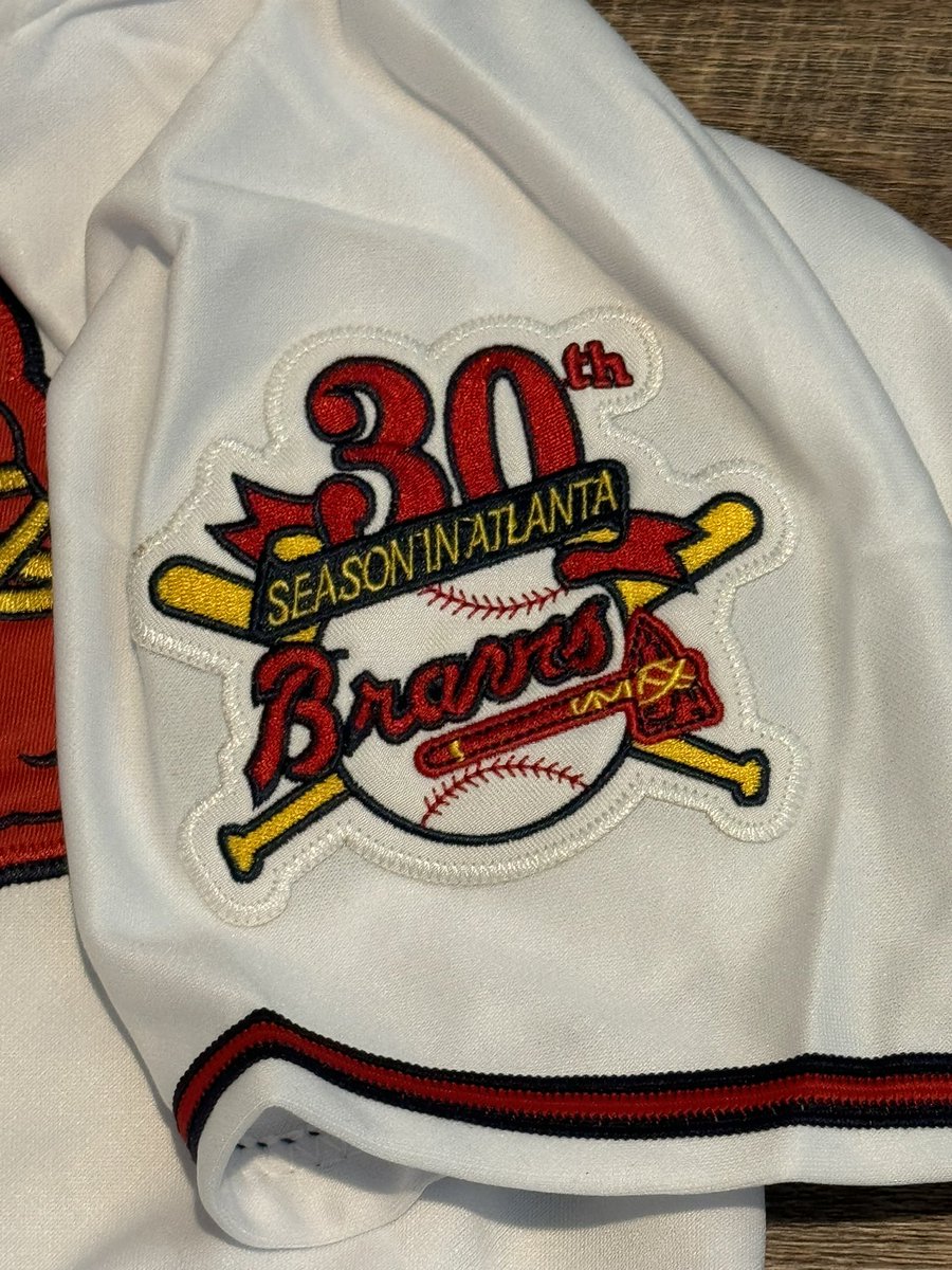 HUBapparel1's tweet photo. Greg “Mad Dog” Maddux 95
World Series jersey at H.U.B.! https://t.co/rHTpN231k6