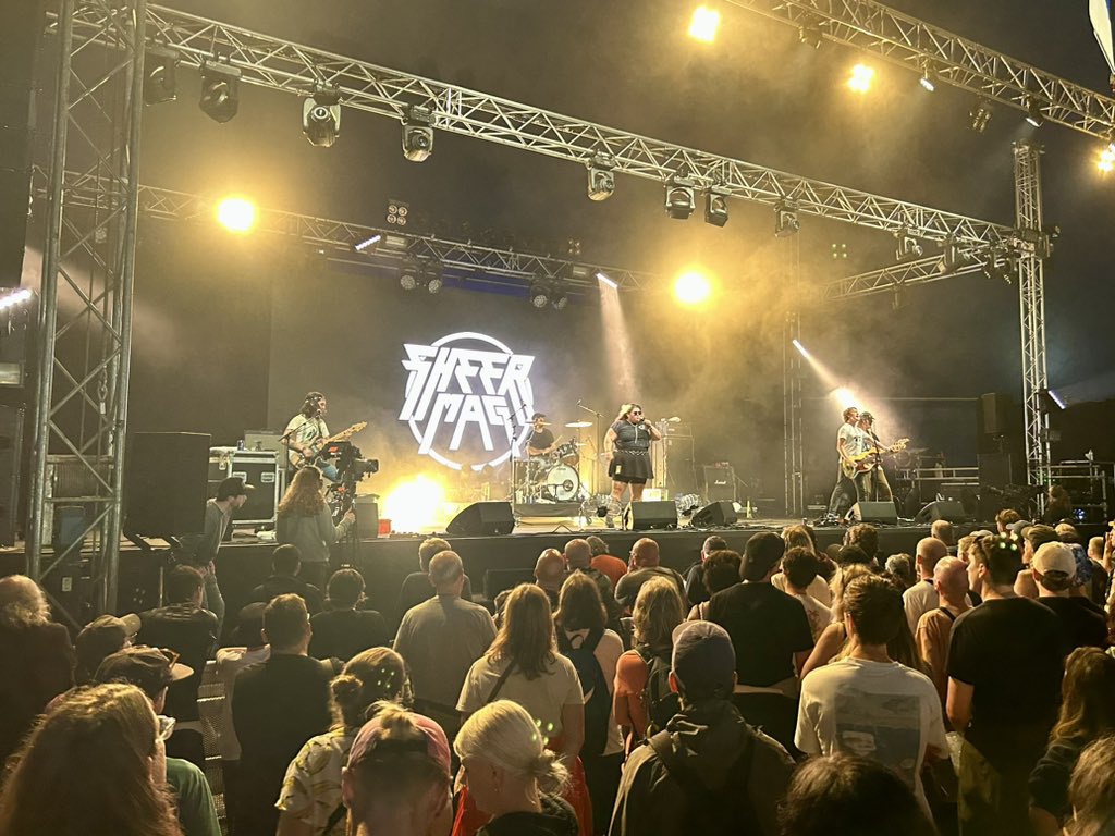 gdpreston's tweet photo. Well Iβve never heard of Sheer Mag before but they were an excellent way to kick- off musical proceedings #GreenManFest https://t.co/QgURc8F2h7