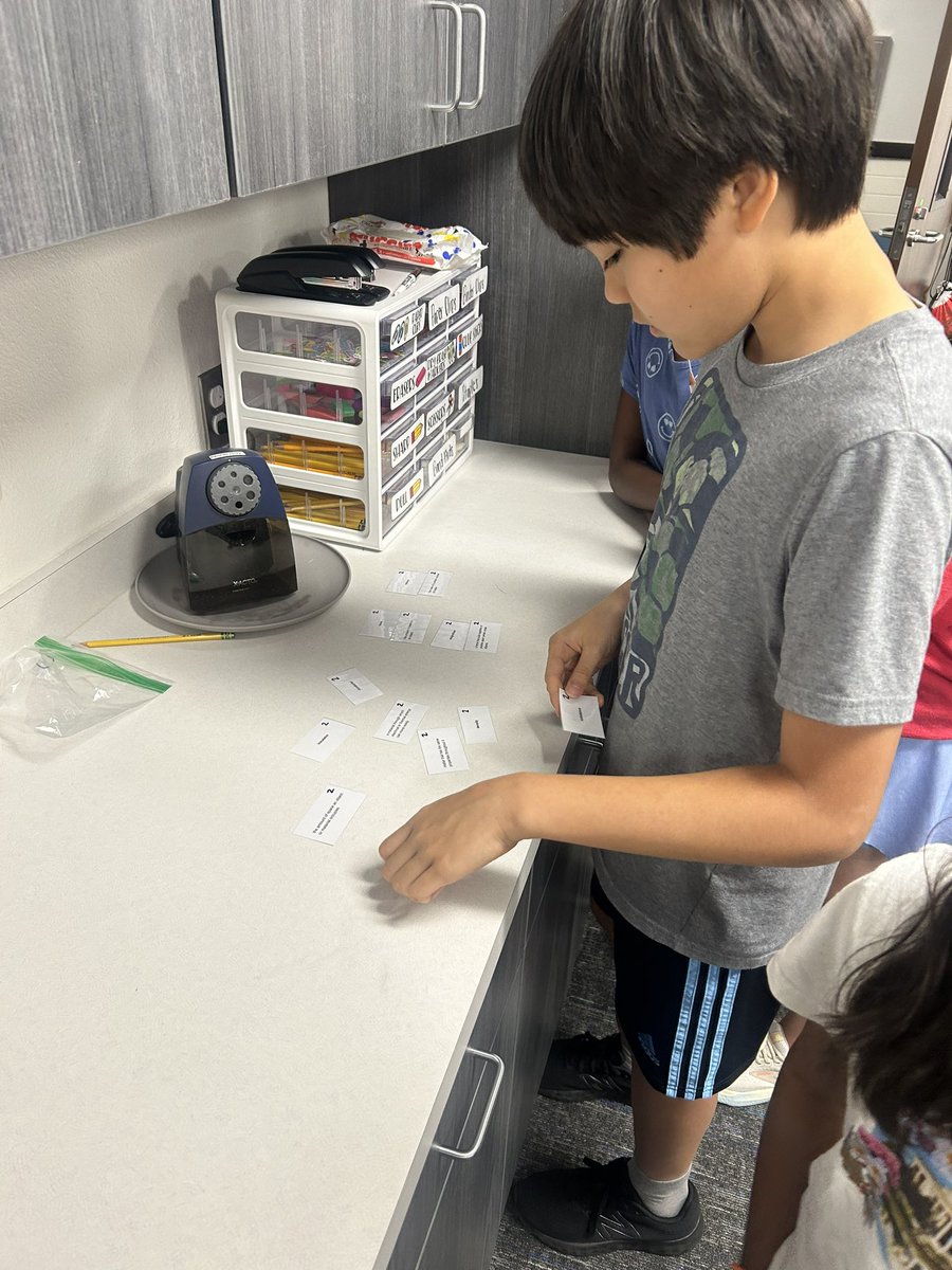 MissMcGrathMath's tweet photo. 5th grade @KerrComets working hard in science stations! @ONeillscience2 #savvasscience https://t.co/HGckNEYhzI