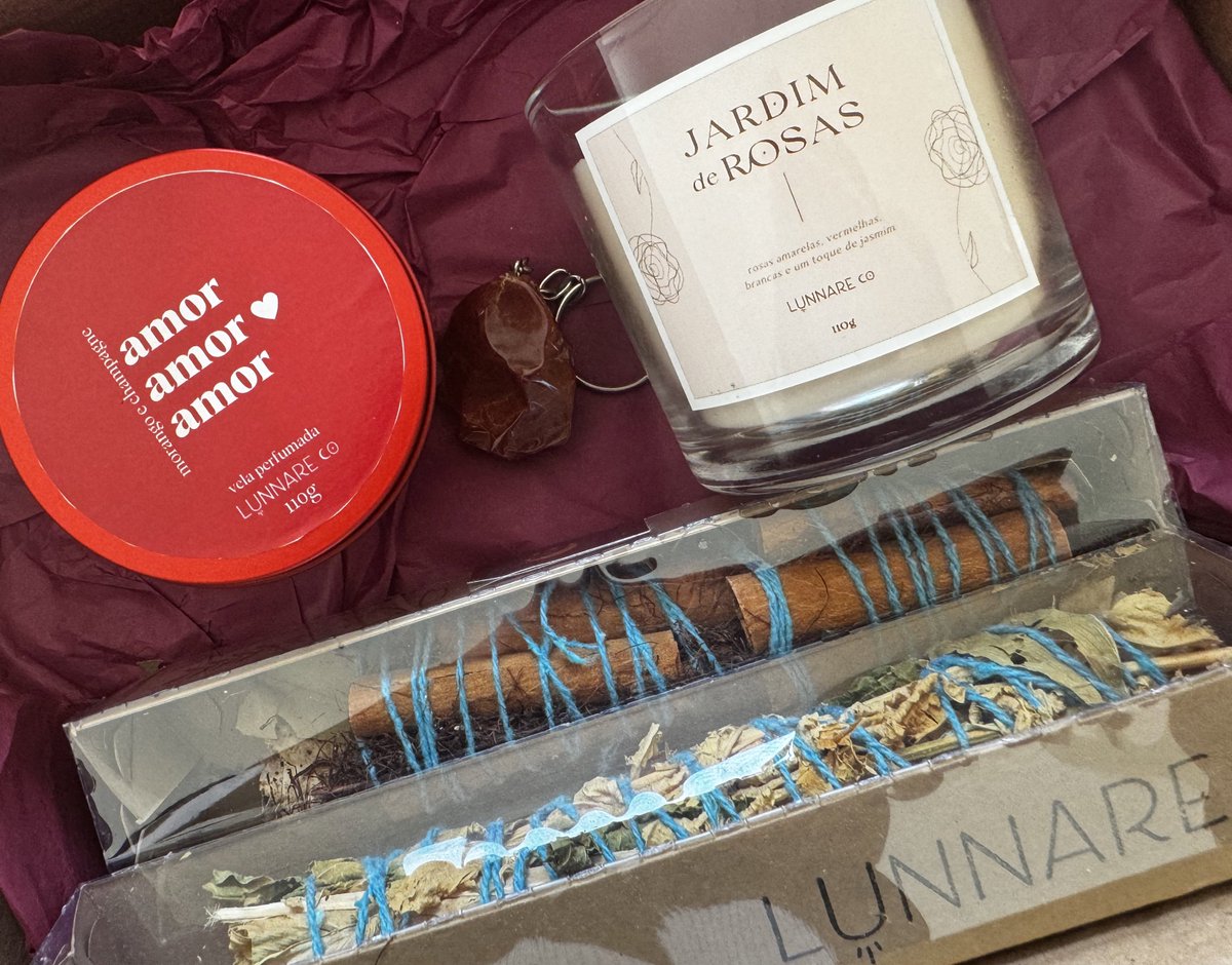 bruxocris's tweet photo. Acabei de receber meu pacote da @lunnareco . E sem duvidas, acho que essas são as velas mais cheirosas que ja conheci ! !!!!!! https://t.co/jQn4NE0G0X
