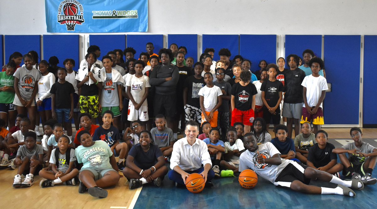 RepBrendanBoyle's tweet image. Enjoyed joining @CMThomasPHL at his annual basketball camp. Hundreds of Philly kids each summer learn valuable skills while having fun too. Thank you Isaiah! #PA2
