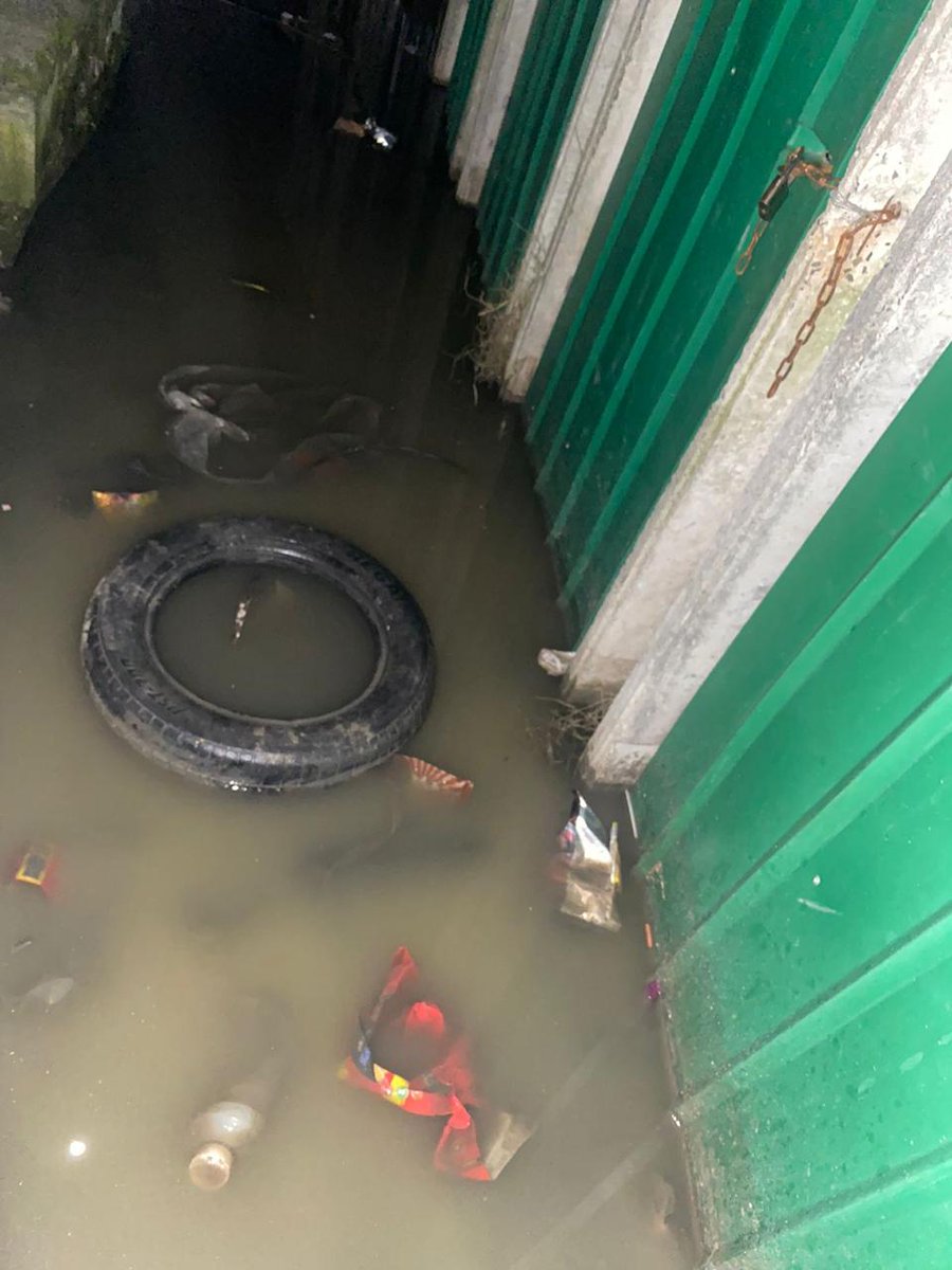 asipe_Oyintanda's tweet photo. @CityofCT People can't even access the toilets kubi kunje #capeTown #HappyIndependenceDay2024 #kubi https://t.co/gMl4d4aBVX