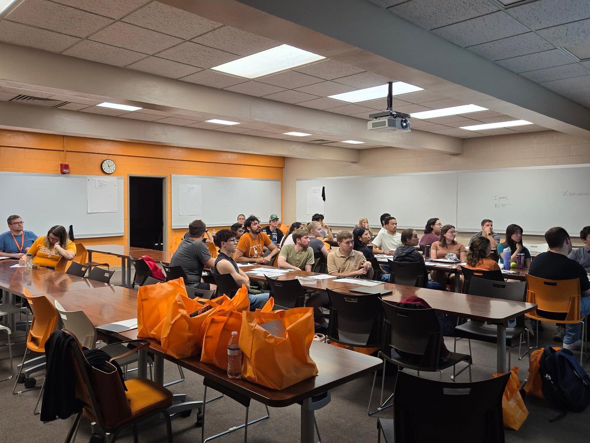 TeachingAtUTK's tweet photo. Last Friday, Dr. Josie Andrews & Dr. Teresa Hooper (TLI Faculty Consultants) lead a discussion on teaching best practices with graduate students in @CHEMISTRYUTK during their fall TA orientation! #teachingandlearning #graduatesupport https://t.co/k5ERK2CfyE
