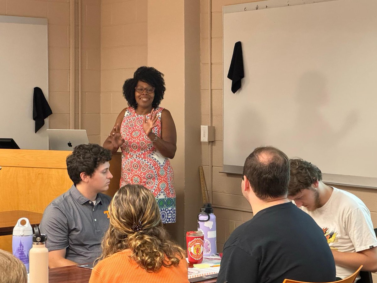 TeachingAtUTK's tweet photo. Last Friday, Dr. Josie Andrews & Dr. Teresa Hooper (TLI Faculty Consultants) lead a discussion on teaching best practices with graduate students in @CHEMISTRYUTK during their fall TA orientation! #teachingandlearning #graduatesupport https://t.co/k5ERK2CfyE
