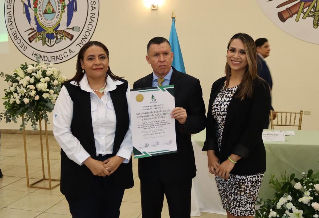 saghonduras's tweet photo. 🔴 Por el #IAIP: #SAG con sus dependencias #SAGDicta, #SAGSenasa y #SAGPronaders, reciben la calificación del 100%. 

Lee detalles aquí: https://t.co/z6NGME8UXT https://t.co/1cJscA14Qb