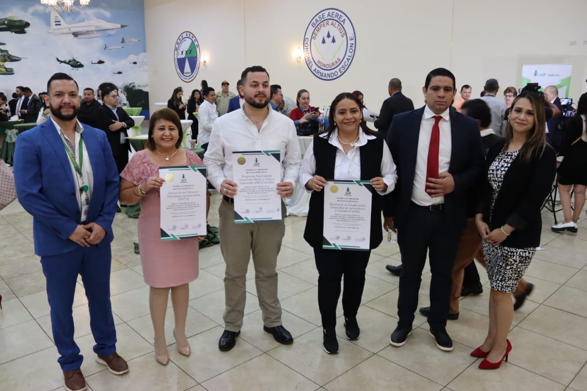 saghonduras's tweet photo. 🔴 Por el #IAIP: #SAG con sus dependencias #SAGDicta, #SAGSenasa y #SAGPronaders, reciben la calificación del 100%. 

Lee detalles aquí: https://t.co/z6NGME8UXT https://t.co/1cJscA14Qb