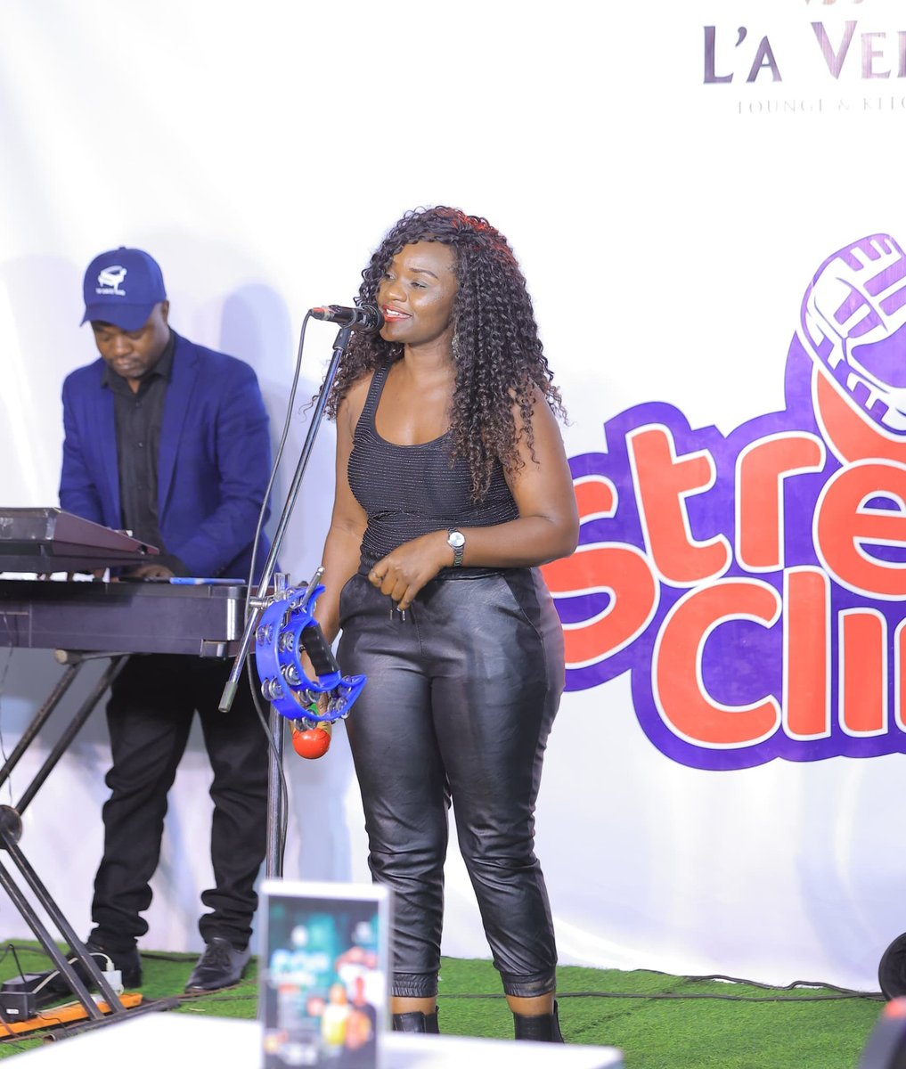 StressClinicUg's tweet photo. Our opening acoustic session is on. The soul-awakening @QuintetUg is doing it's magic. 🔥

If you are not yet here, hurry and fall in. #StressClinicUg https://t.co/jYhjcEhWR4