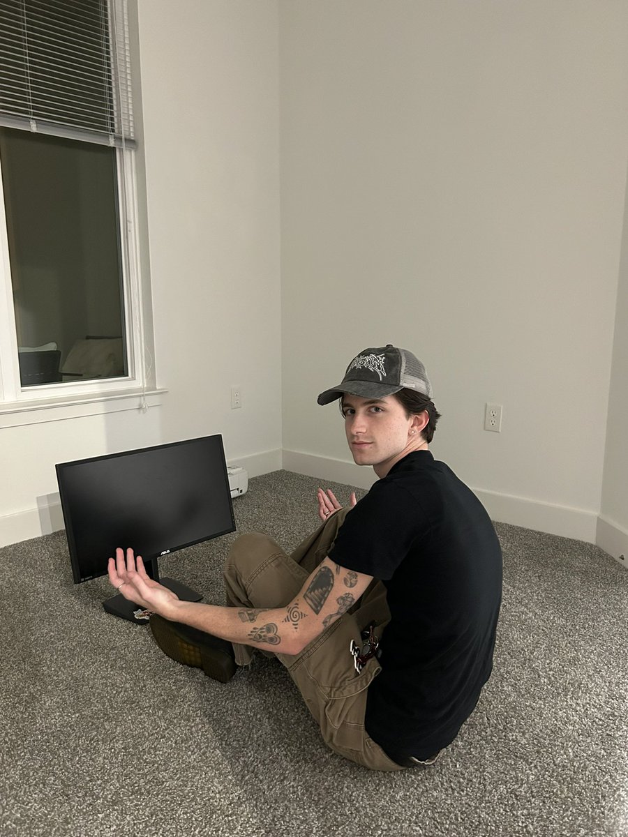 thatkidwally's tweet photo. new apartment + me https://t.co/BFzISKmoS5