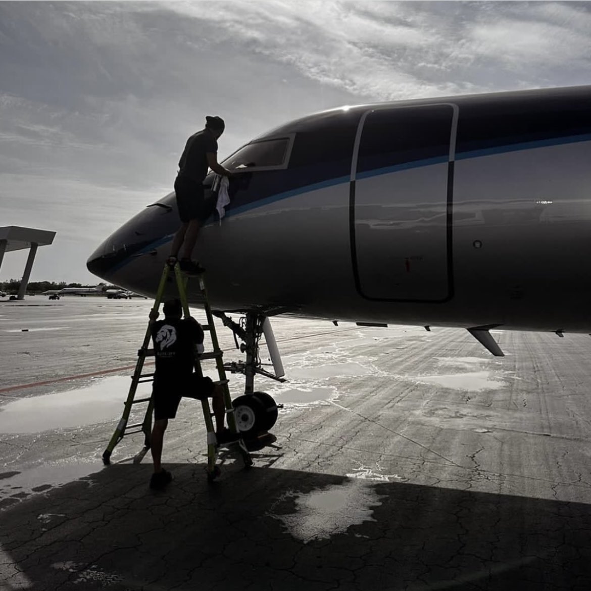 NaxJets's tweet photo. Some maintenance in between the flights #FlyNax #privatejet #privatejethire #luxurylifestyle #LuxuryTravel https://t.co/dKTWUz9Qco