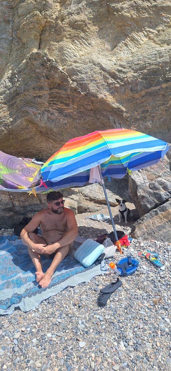 VicainoJose's tweet photo. ¡Qué bien estaba aquí en la playita! 🏖️ #elportus https://t.co/RD6KPcLn6c