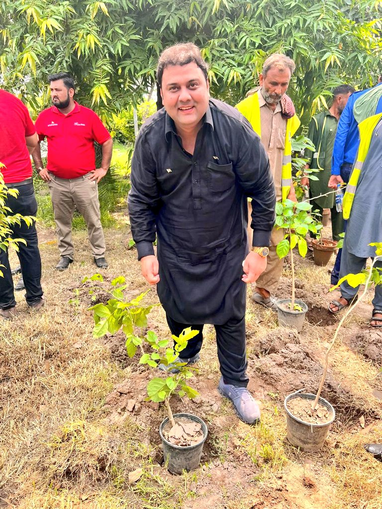 FarrukhJavedPTI's tweet photo. Happy Independence Day 🇵🇰 
 Let's celebrate by planting more trees and nurturing a Greener Pakistan for our future generations.
Together, we can make a difference #IndependenceDayPakistan
#pakistan #ImranKhan #pti
#ImranKhanFightingForPakistan #GoGreen #PlantForPakistan #pp161 https://t.co/ben2GjGuqO