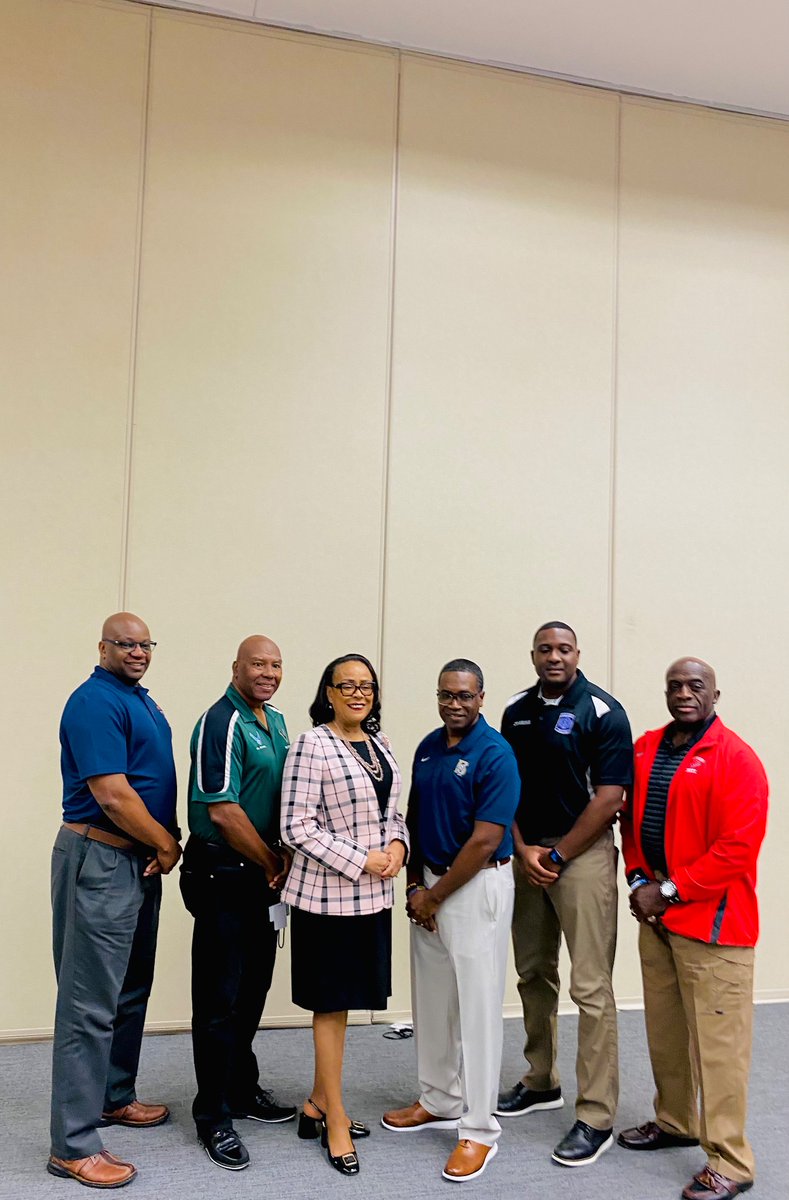 Ridge View High School Blazer Battalion leaders participated in the first district battalion meeting, showcasing their skills and gaining valuable leadership experience.
#RidgeViewHighSchool #BlazerBattalion #Richland2