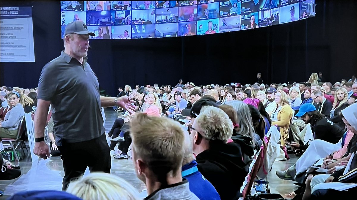 CraigSYeats's tweet image. Business Mastery 2024 with @TonyRobbins #tonyrobbins