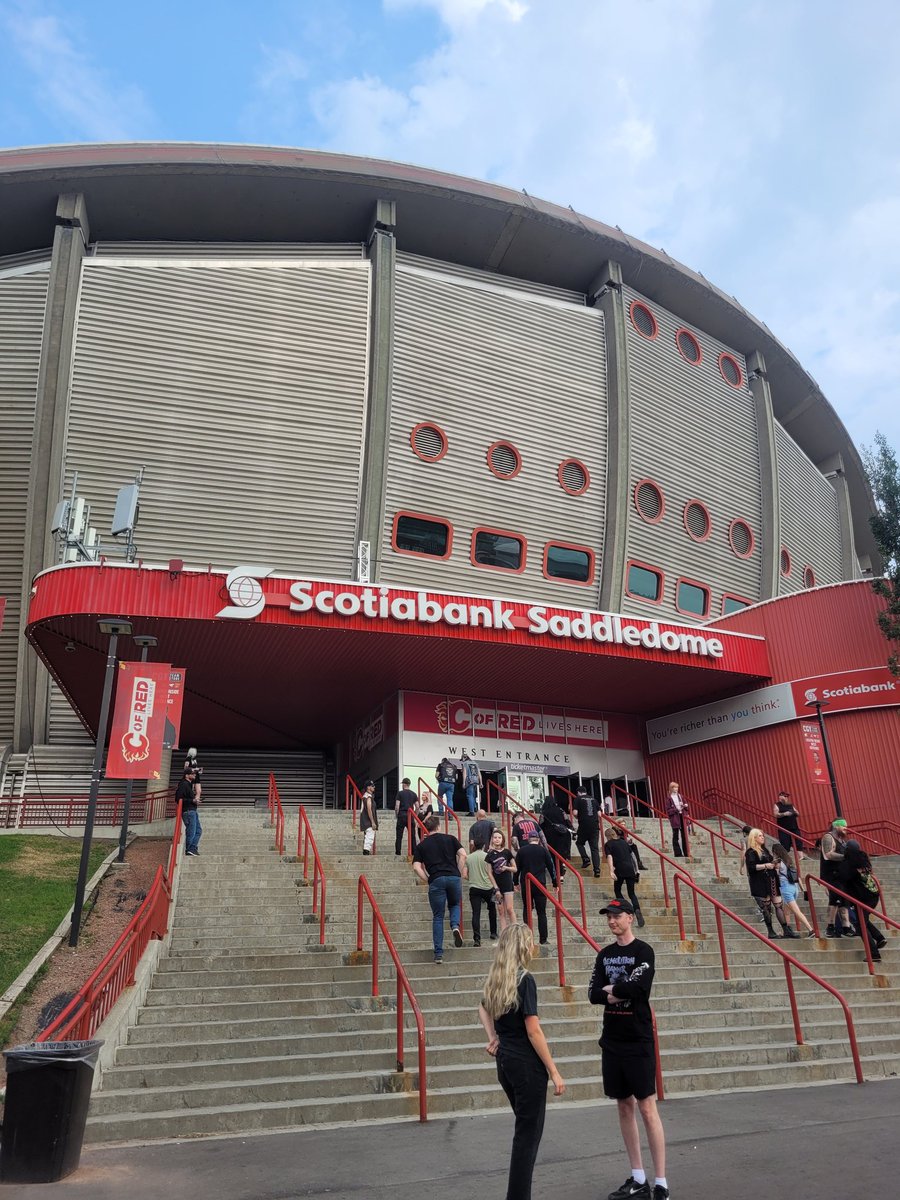 Carsonic_Boom's tweet photo. We've arrived. Let the mayhem commence
@lambofgod and @mastodonmusic
#AshesOfLeviathan https://t.co/aIKtC3JMhb