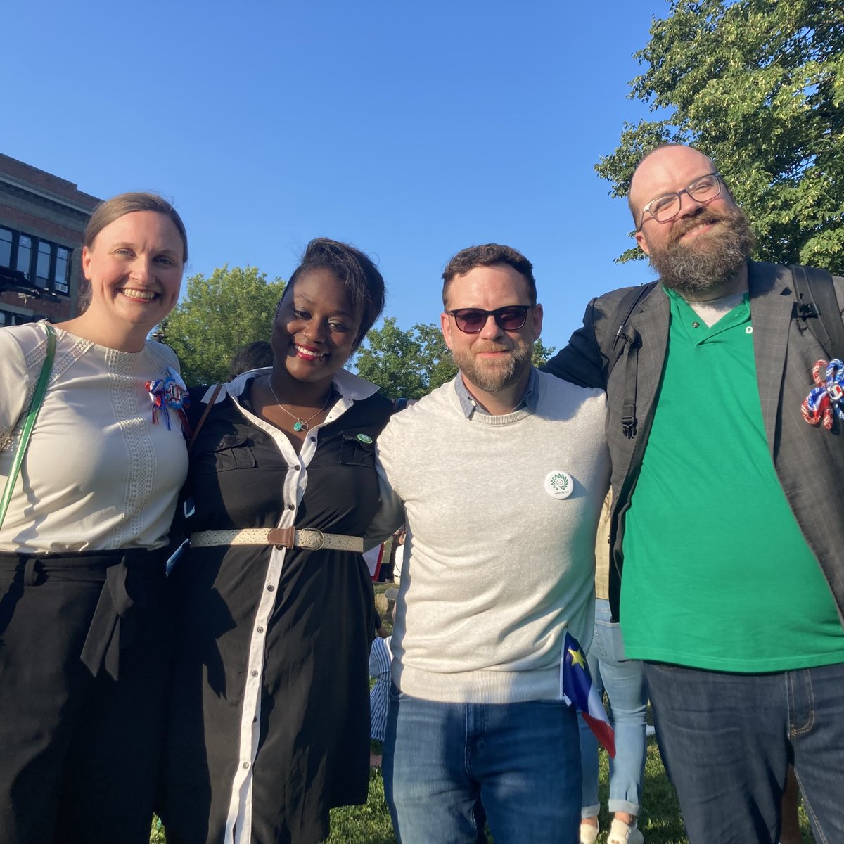 GreenPartyNB's tweet photo. De Saint-Louis-de-Kent à Néguac, de Caraquet à Tracadie, Rogersville, Memramcook et Shediac, nos candidats étaient ravis de passer le quinze août entourés de toute la joie et l’esprit que cette journée spéciale a à offrir. Joyeux Quinzou! ❤️ 💙 🤍 ⭐ https://t.co/TTiBvI8LGN
