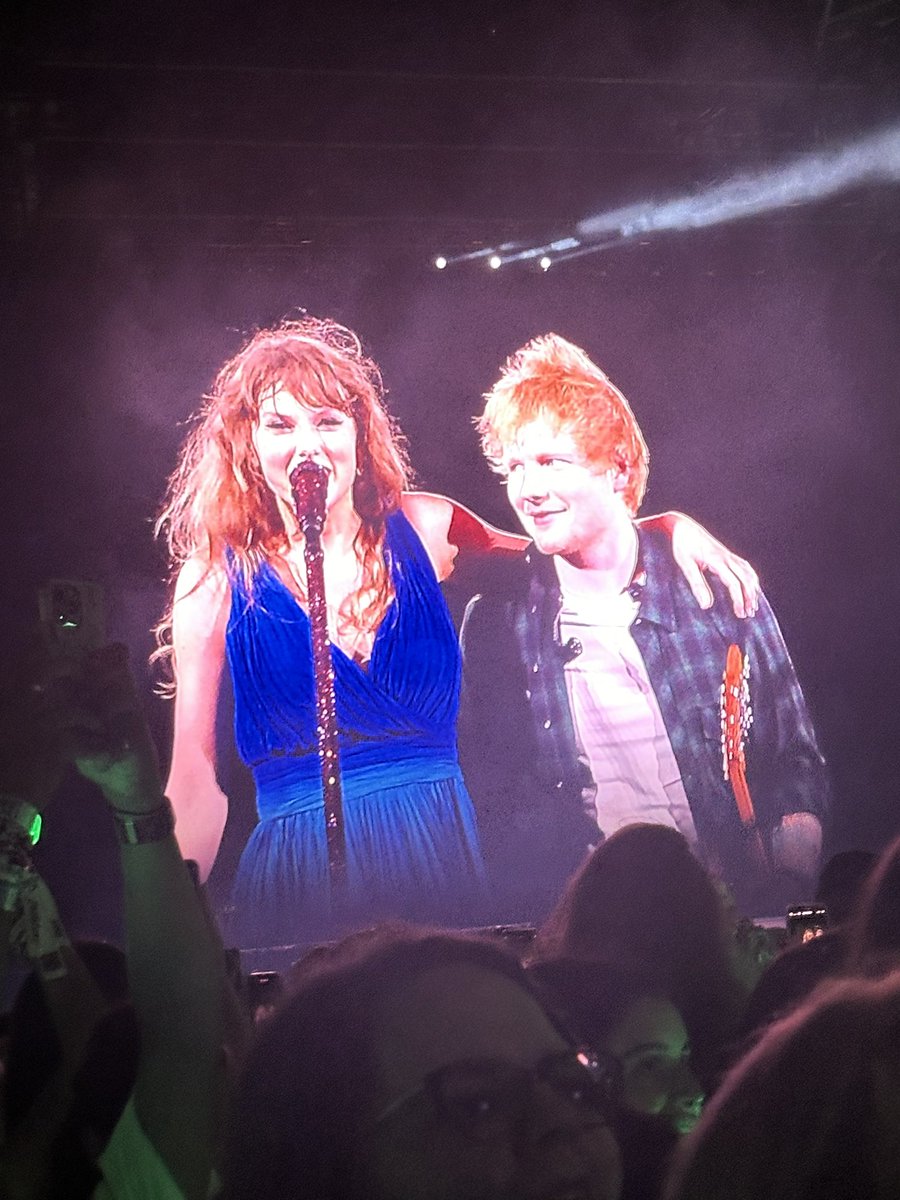 theelakes13's tweet photo. capture it, remember it #LondonTSTheErasTour #TSTheErasTour https://t.co/en4WLNAVHW