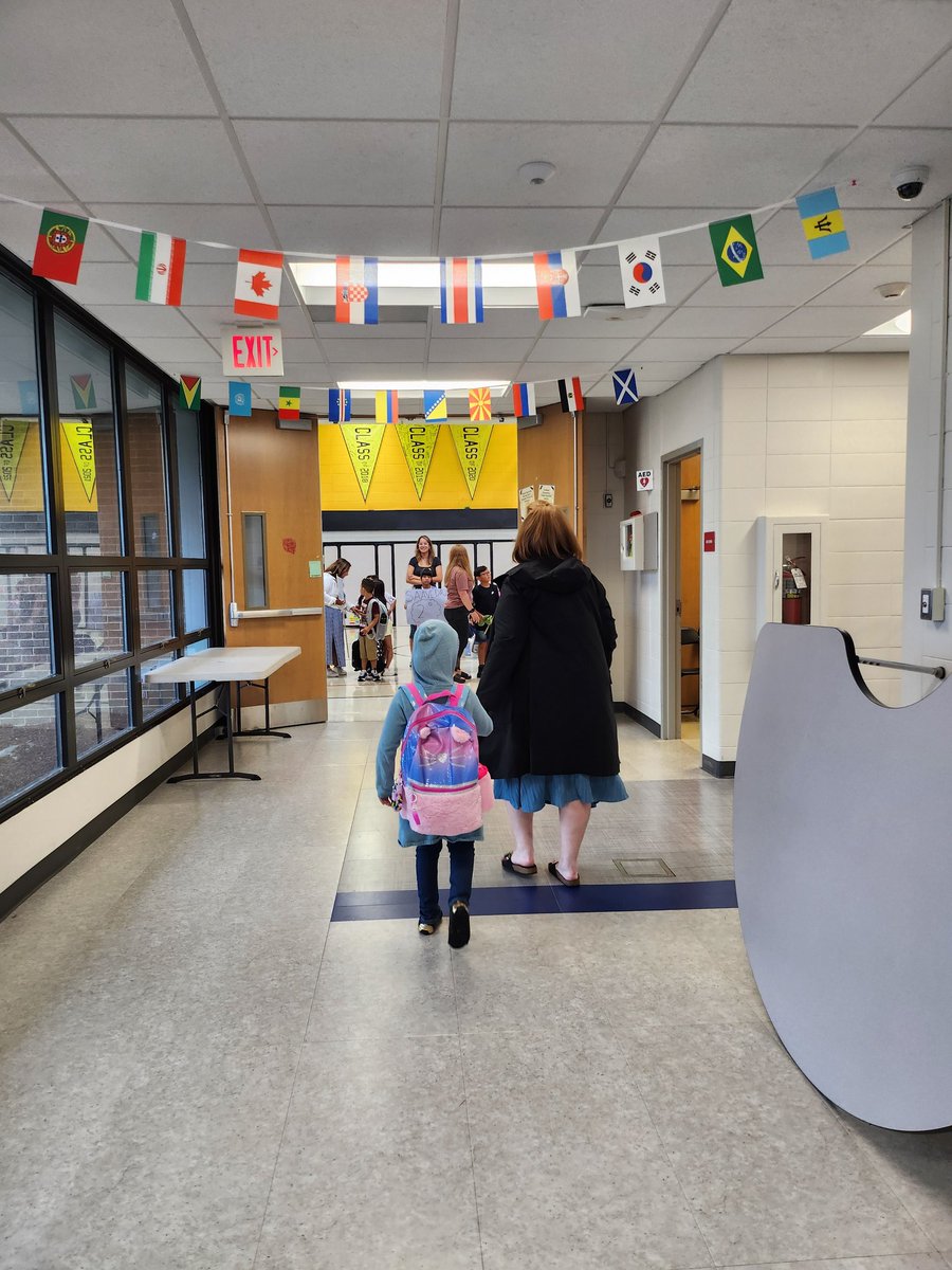 MrsJimenez03's tweet image. Happy First Day of School! The rain didn't stop our students and staff from having a great day. Shout out to our principals for all their work in preparation for such an important day. @AddisonSD4 #Ardmore #IT #watchusbegreat
