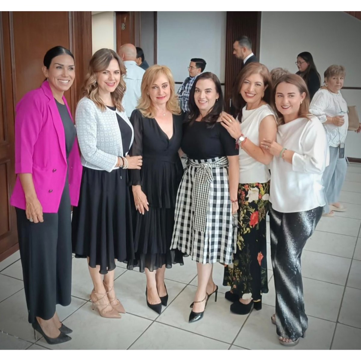 Hilda Flores (@hildaflorese) on Twitter photo Un honor presenciar la develación de la leyenda “Coahuila 200 años de Grandeza” en el <a href="/CongresoCoah1/">Congreso del Estado de Coahuila de Zaragoza</a>.
Este evento encabezado por el Gobernador <a href="/manolojim/">Manolo Jiménez Salinas</a> rinde homenaje al legado de las y los coahuilenses, cimiento y constructores de nuestro Estado y país.
¡Coahuila grande Un honor presenciar la develación de la leyenda “Coahuila 200 años de Grandeza” en el <a href="/CongresoCoah1/">Congreso del Estado de Coahuila de Zaragoza</a>.
Este evento encabezado por el Gobernador <a href="/manolojim/">Manolo Jiménez Salinas</a> rinde homenaje al legado de las y los coahuilenses, cimiento y constructores de nuestro Estado y país.
¡Coahuila grande