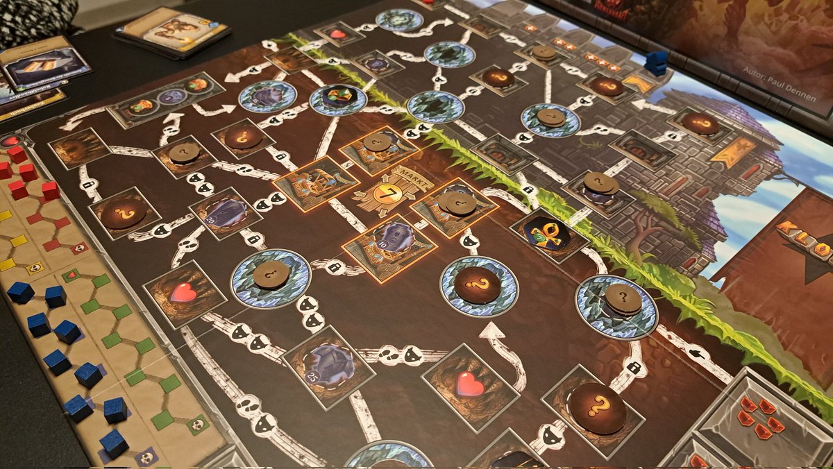 Sibi30015224's tweet image. Bis gestern nie #Klong gespielt. Gestern dann Katakomben, heute das normale Klong vom Pile geholt und gleich 2 Partien gespielt. Also 3 Partien innerhalb 24 Stunden 😄 Beim normalen Klong hat mir die Vorderseite des Plans nicht so gefallen. Der größere Dungeon auf Rückseite is 👍🏻