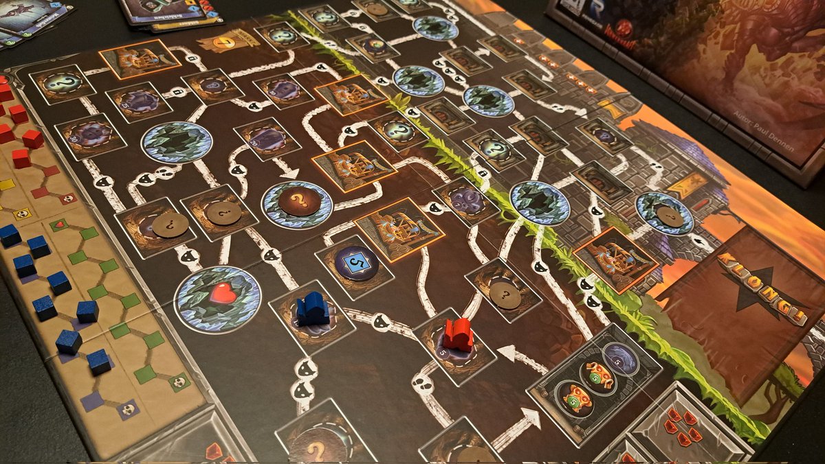 Sibi30015224's tweet image. Bis gestern nie #Klong gespielt. Gestern dann Katakomben, heute das normale Klong vom Pile geholt und gleich 2 Partien gespielt. Also 3 Partien innerhalb 24 Stunden 😄 Beim normalen Klong hat mir die Vorderseite des Plans nicht so gefallen. Der größere Dungeon auf Rückseite is 👍🏻