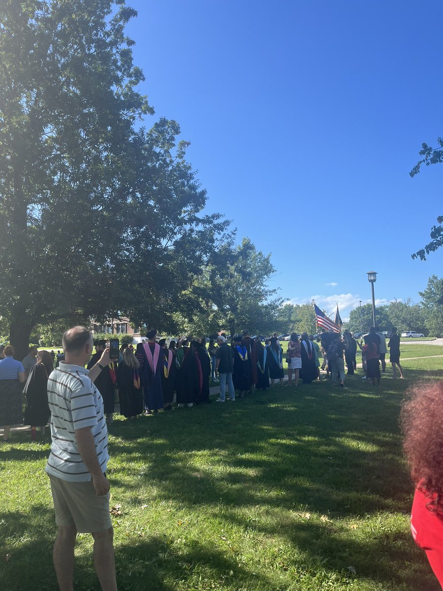 wwuowlsWBB's tweet photo. First day for moving the new students on campus! Returners getting to meet some of the newcomers! Today always feels like a holiday! Everyone will be here Saturday! 🦉💚 https://t.co/lP8q8nkync