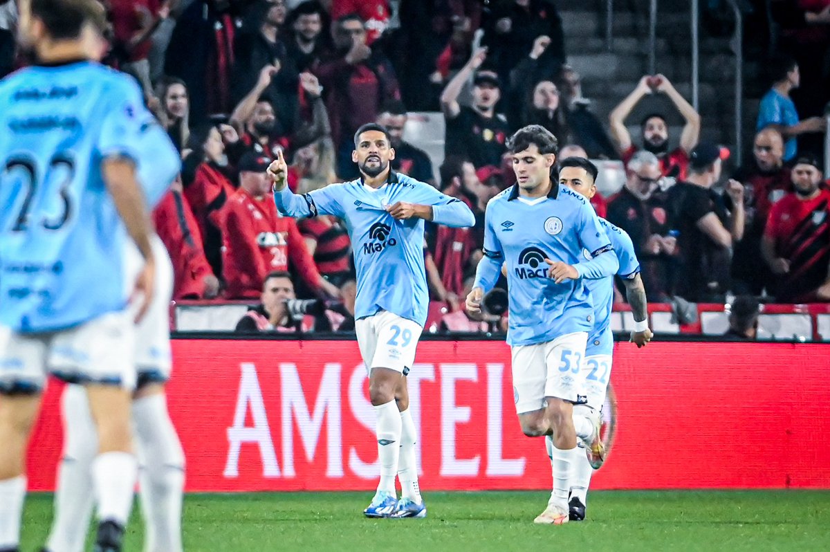 nachocaste_'s tweet photo. Ah, la mano que le están metiendo en el bolsillo a #Belgrano.

Varias divididas, las amarillas a Fernandinho, el gol anulado y sigue. Todo a favor de #AthleticoParanaense.

Lo de Gery Vargas 🇧🇴 es tan localista, como vergonzoso. https://t.co/gTeOrJ32XN