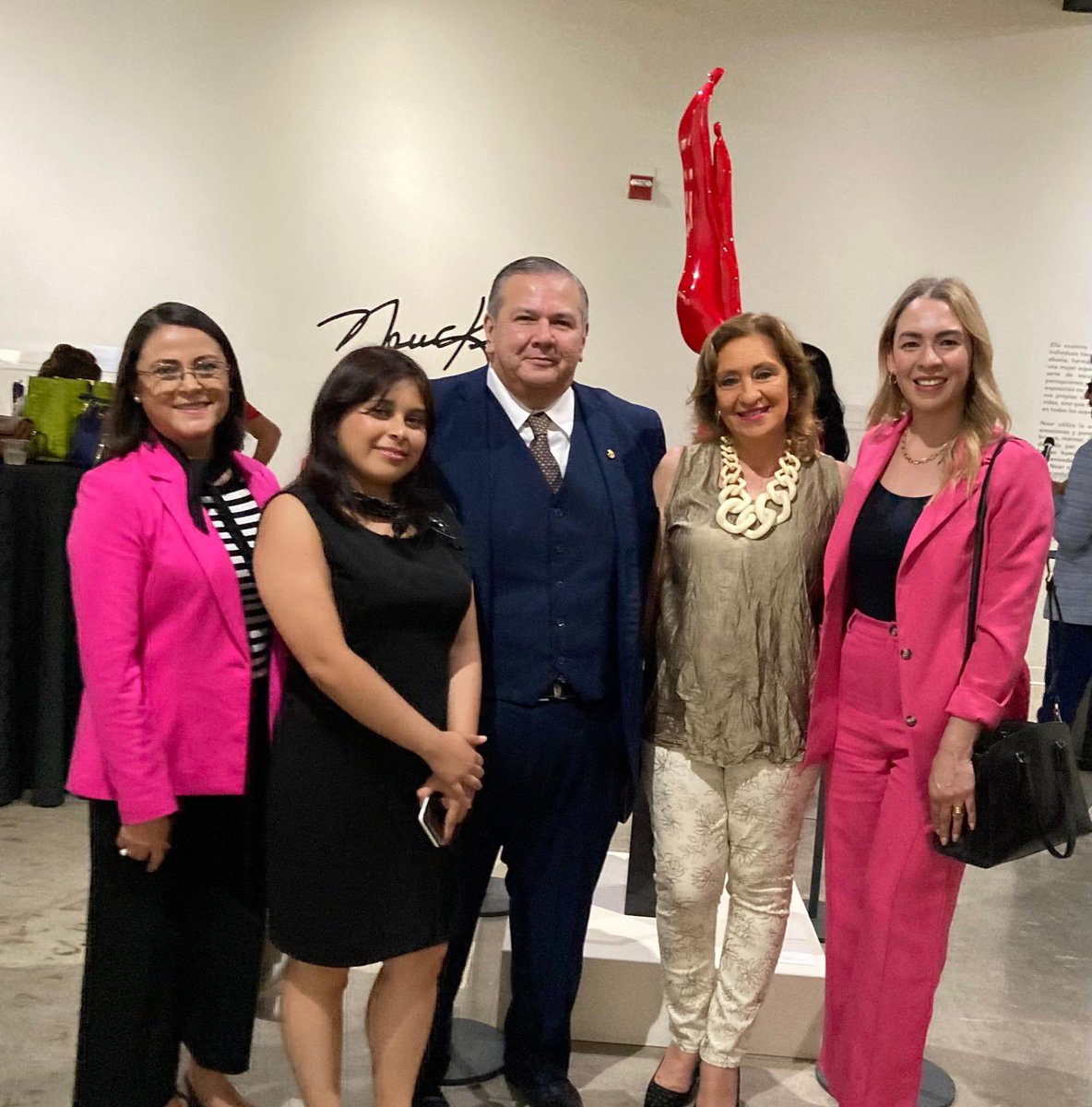 Consulado de México en McAllen (@consulmexmac) on Twitter photo #ConsulMexMAC felicita a escultora mexicana Nour Kuri por exitosa inauguración de exposición, “Ella” en <a href="/IMASmuseum/">IMAS</a>.
#DiplomaciaCultural
<a href="/SRE_mx/">Relaciones Exteriores</a> <a href="/IME_SRE/">IMME</a> <a href="/CityofMcAllen/">City of McAllen, TX</a> #ConsulMexMAC felicita a escultora mexicana Nour Kuri por exitosa inauguración de exposición, “Ella” en <a href="/IMASmuseum/">IMAS</a>.
#DiplomaciaCultural
<a href="/SRE_mx/">Relaciones Exteriores</a> <a href="/IME_SRE/">IMME</a> <a href="/CityofMcAllen/">City of McAllen, TX</a>